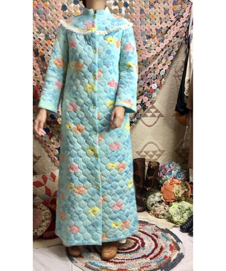 60-70's flower quilting robe