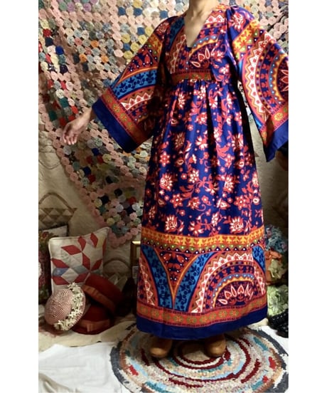 70's flower motif dress