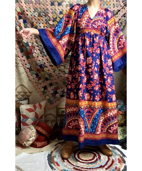 70's flower motif dress