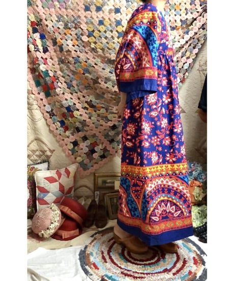 70's flower motif dress