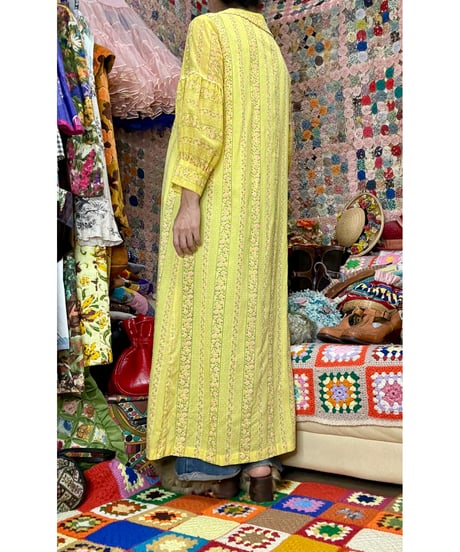 70s balloon sleeve dress