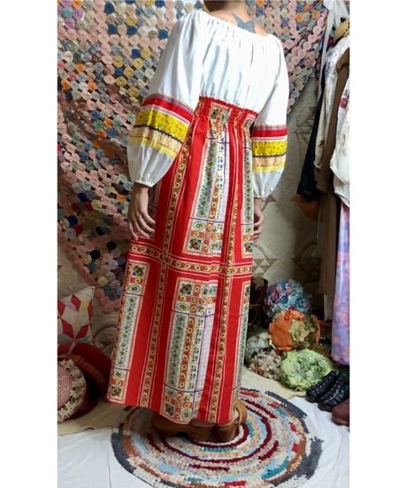 70's balloon sleeve dress