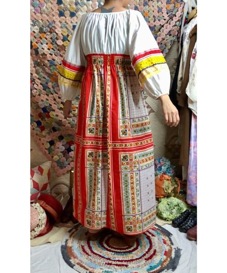 70's balloon sleeve dress