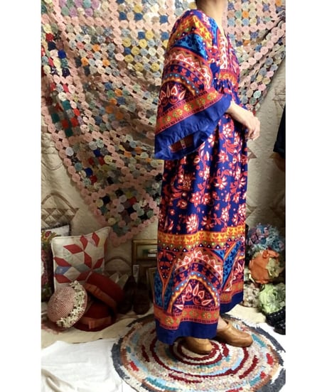 70's flower motif dress