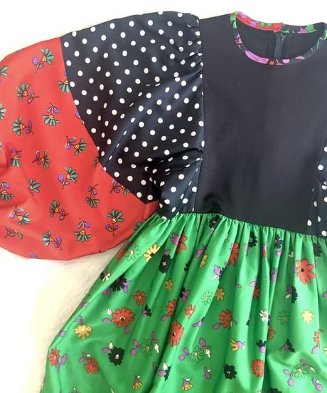 1960-70's balloon sleeve flower one-piece