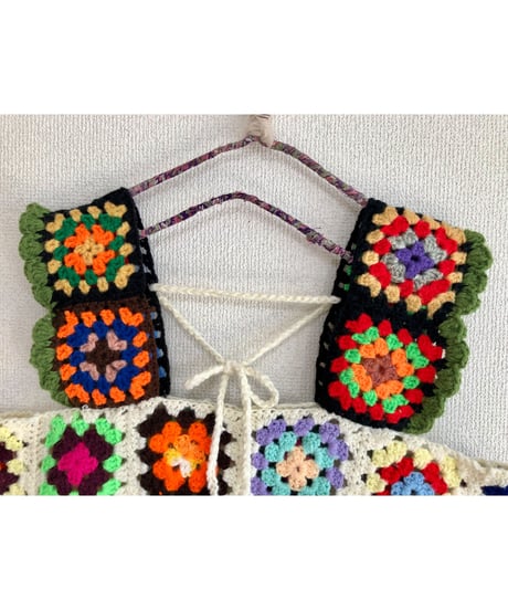 granny square vest white×black