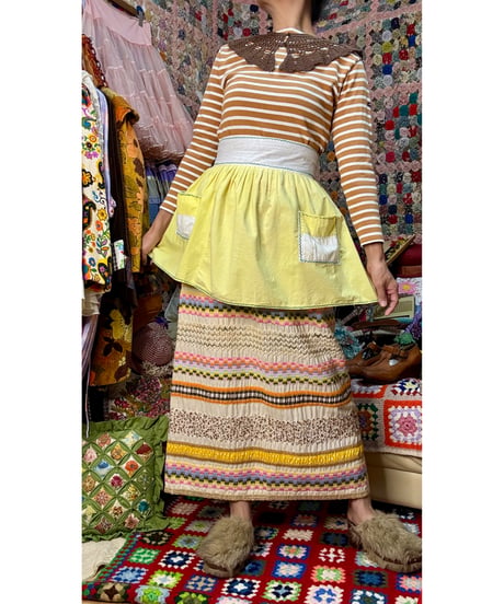 70s embroidered ribbon work skirt