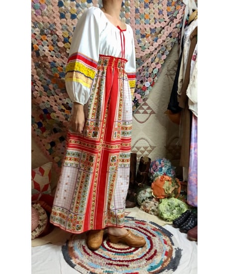 70's balloon sleeve dress