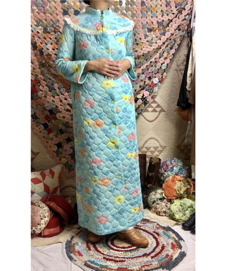 60-70's flower quilting robe