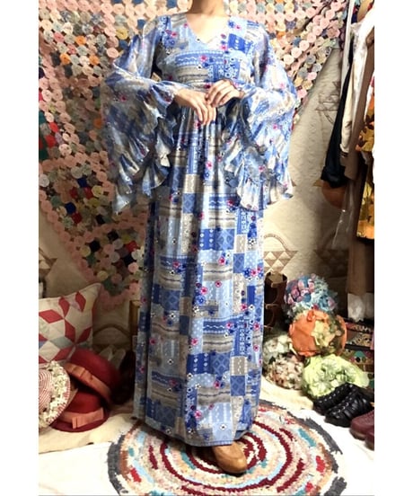 60's angel sleeve dress
