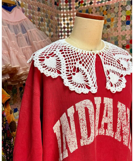 heart motif crochet collar