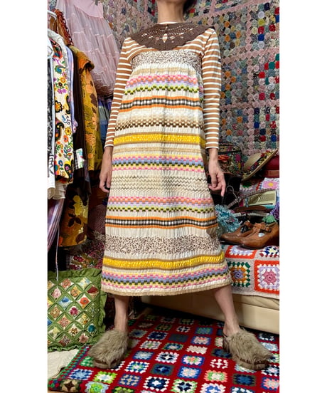 70s embroidered ribbon work skirt