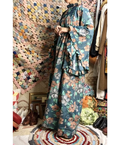 1960-70's angel sleeve flower one-piece