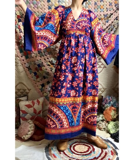 70's flower motif dress
