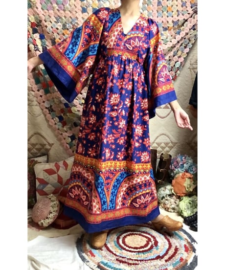 70's flower motif dress