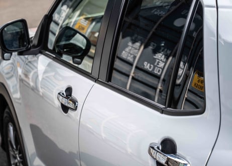 TOYOTA ライズ　サイドウインドウモール 送料込み