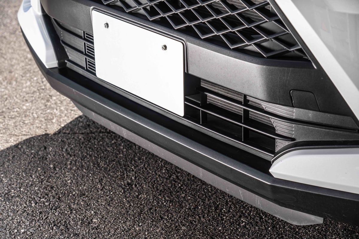 DAIHATSU フロントバンパーガーニッシュ ホワイト okamoto-p_71713-59s10-wbb