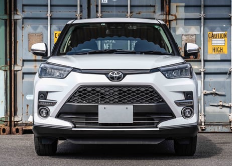 TOYOTA ライズ  フロントバンパーガーニッシュ  送料込み