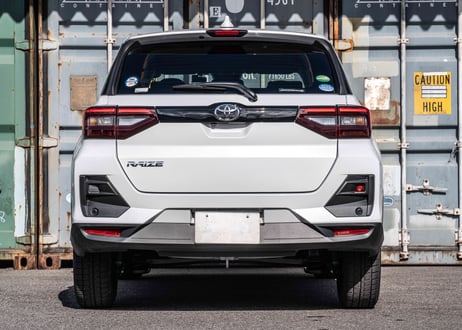 TOYOTA ライズ　リアリフレクターガーニッシュ 　送料込み