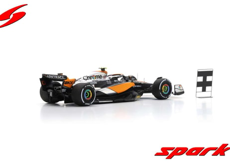 Spark1/43 (S8593) McLaren MCL60 #4 McLaren 2nd British GP 2023 Lando Norris With pit board