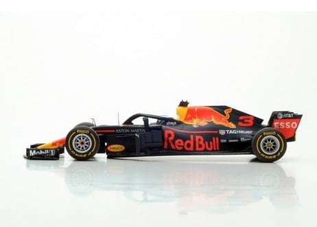 Spark 1/18 (18S347) Red Bull Racing-TAG Heuer #3 Winner Chinese GP 2018