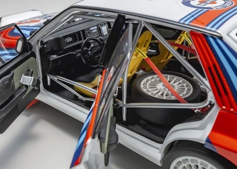 KYOSHO 1/18 (KS08348A) Lancia Delta HF Integrale 1992 Monte Carlo #4