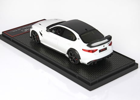 BBR MODELS 1/43 (BBRC247B-21) Alfa Romeo Giulia GTAm Bianco Trofeo Roll Bar Bianco Trofeo Brakes Red