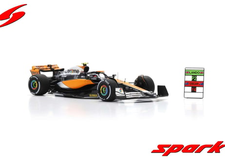 Spark1/43 (S8593) McLaren MCL60 #4 McLaren 2nd British GP 2023 Lando Norris With pit board
