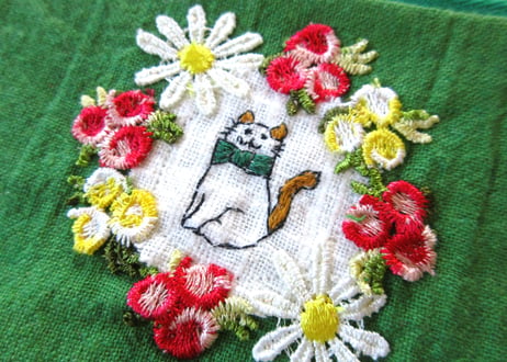 お花リースと猫刺繍＊リネンのポーチ　グリーンB