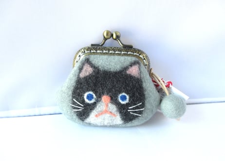 haruru＊woolfelt　しかくがま口Sサイズ　黒ハチワレ