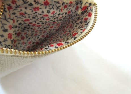 お花と猫の刺繍　リネンのミニポーチ＊うすいグレー