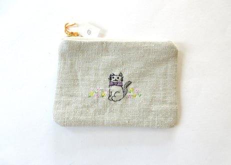 お花と猫の刺繍　リネンのミニポーチ＊うすいグレー