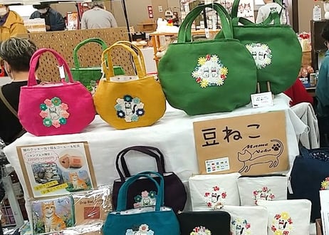 仲良し猫とお花の手提げバッグ 紀州リネン グリーン②