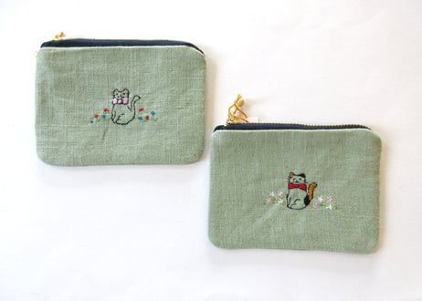 お花と猫の刺繍　リネンのミニポーチ＊セージグリーンA／B
