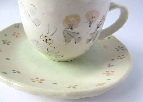 樫村恭子 うさぎと野の花のコーヒーカップE