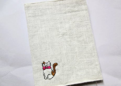 猫の刺繍 リネンブックカバー＊オフホワイトA