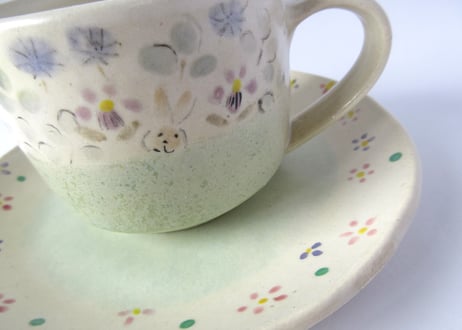 樫村恭子 うさぎと野の花のコーヒーカップ＊グリーンC
