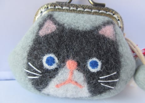 haruru＊woolfelt　しかくがま口Sサイズ　黒ハチワレ