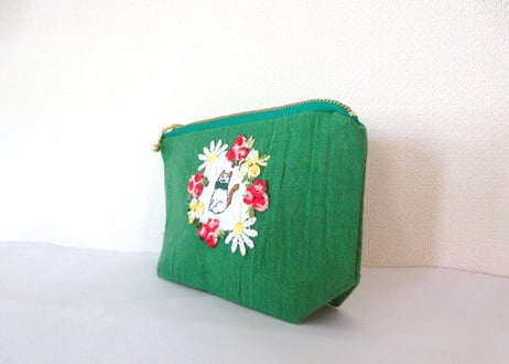 お花リースと猫刺繍＊リネンのポーチ　グリーンB