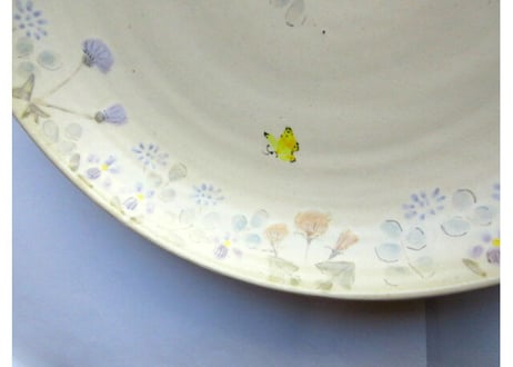 樫村恭子 うさぎと野の花の大きな丸皿A