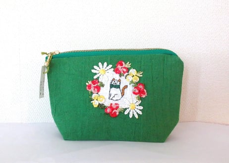 お花リースと猫刺繍＊リネンのポーチ　グリーンB
