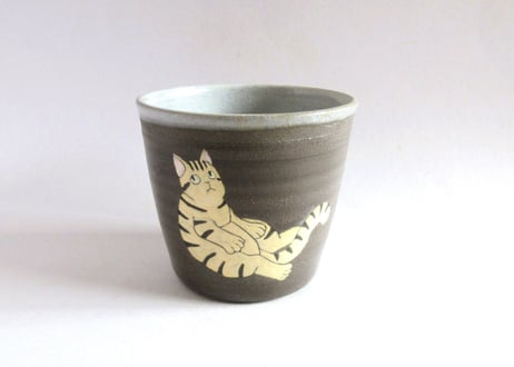 つぐみ製陶所　猫のフリーカップF＊チャトラネコ