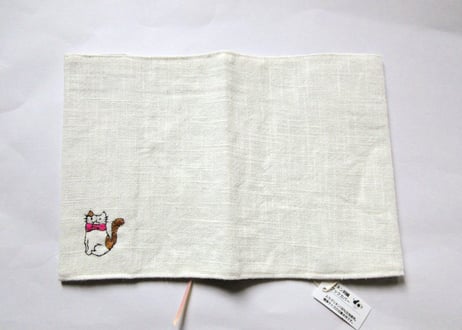 猫の刺繍 リネンブックカバー＊オフホワイトA
