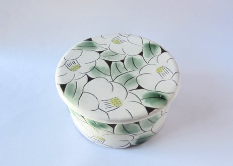 中川守雄　白椿の蓋物