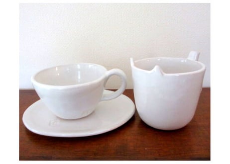 岡部登志子 白のカップ＆ソーサー　2000→1800円！