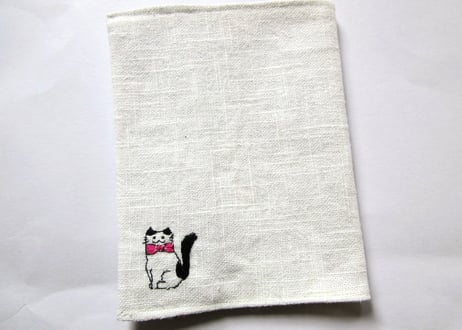猫の刺繍 リネンブックカバー＊オフホワイトB