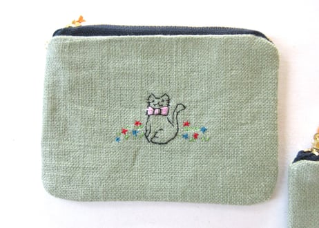 お花と猫の刺繍　リネンのミニポーチ＊セージグリーンA／B
