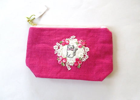 お花リースと猫刺繍＊リネンのポーチ　ローズピンクB
