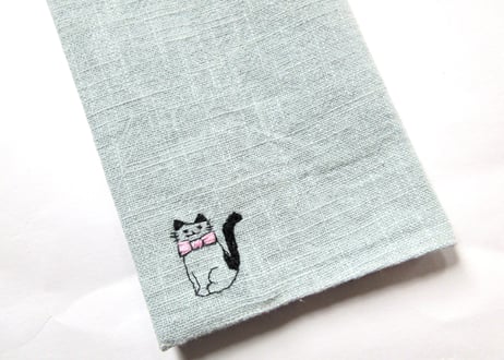 猫の刺繍 リネンブックカバー＊スモーキーブルーA