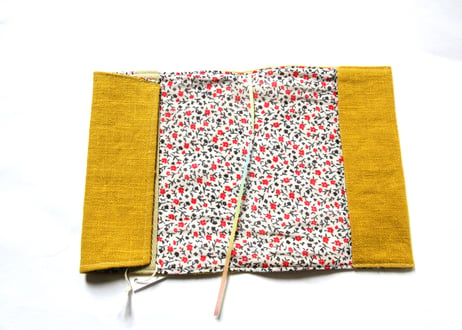 猫の刺繍 リネンブックカバー＊マスタード